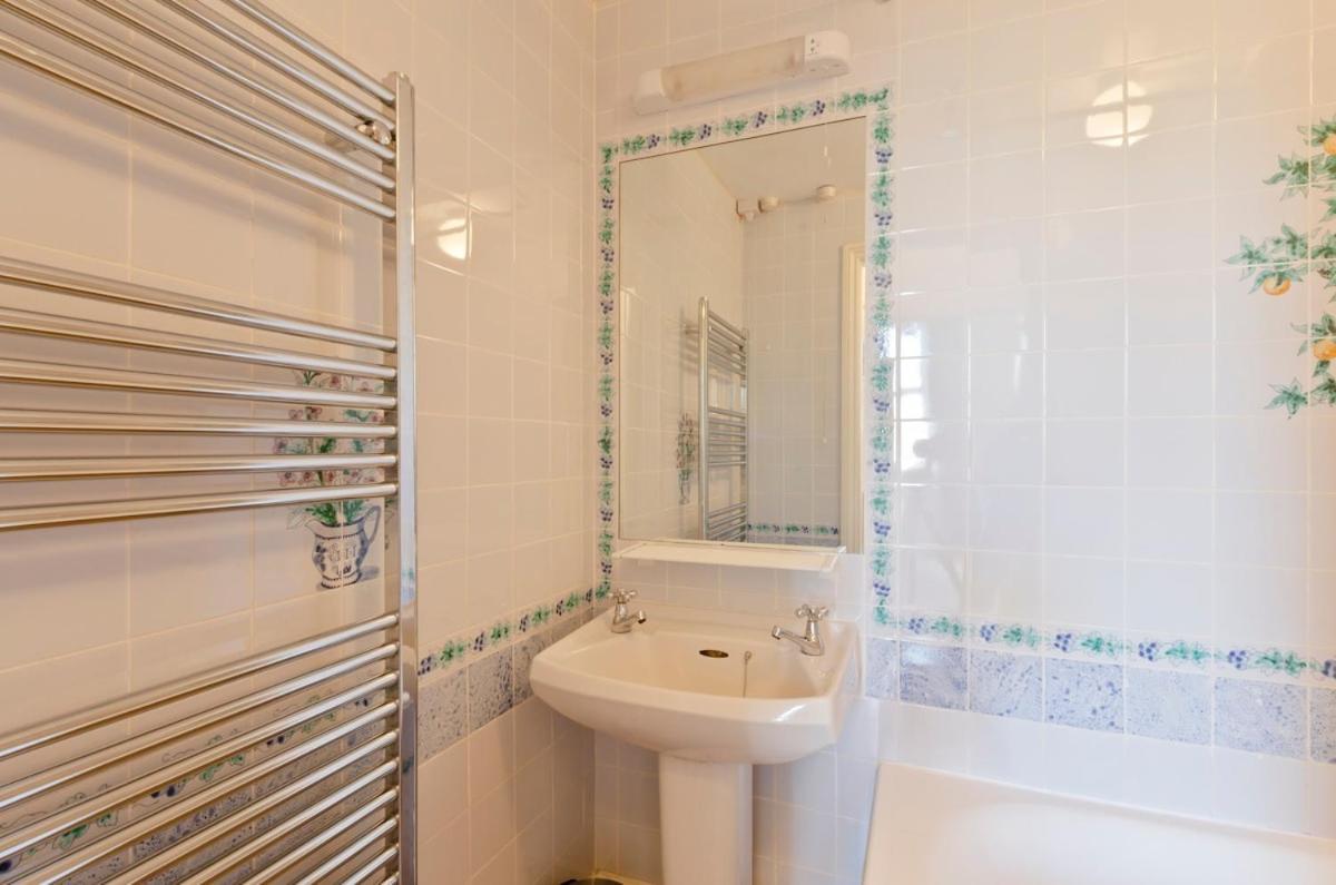 Notting Hill Charm -Sleeps 5 - Urban Retreat Apartment London Bagian luar foto